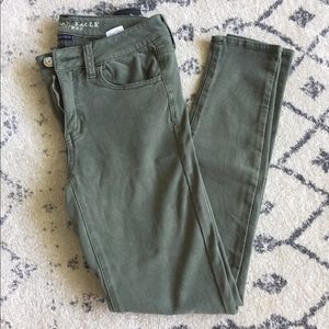 Green super stretch jeggings, size 6.